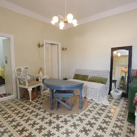 Artistic Cycladic House Hébergement de vacances Áno Sýros